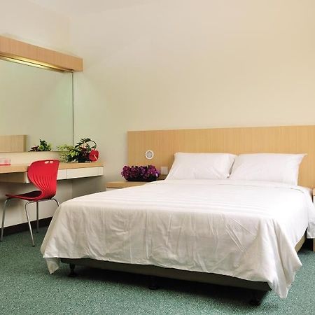 Phoenix Hotel Куала-Лумпур Экстерьер фото