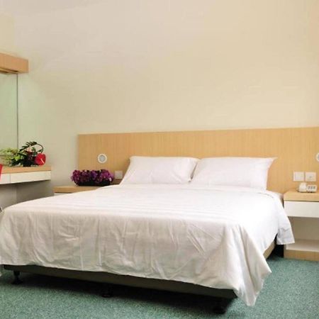 Phoenix Hotel Куала-Лумпур Экстерьер фото